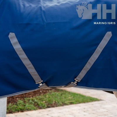 Manta para cavalo azul-marinho com fechos cinza e etiqueta 'HH MARINO/GRIS'