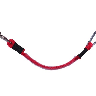 Cabo elástico vermelho com mosquetão e argola metálicos