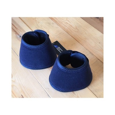 Dois protetores azuis em neoprene em cima de madeira clara