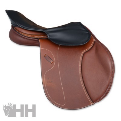 Sela equestre castanha com detalhes em pele preta e logótipo HH