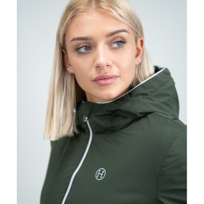 Casaco verde-oliva com capuz e logótipo 'H'