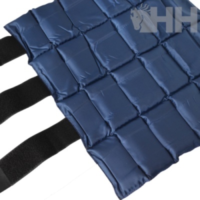 Produto têxtil acolchoado azul escuro com tiras pretas e velcro