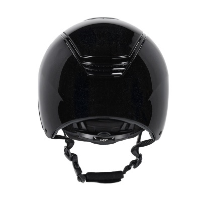Capacete preto brilhante visto da parte de trás com cintas ajustáveis e texto QHP