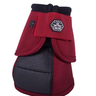 Botinha para cavalo vermelha e preta com etiqueta CROSS