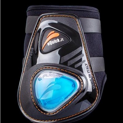 Protetor preto com detalhes azuis e laranja com texto em relevo.