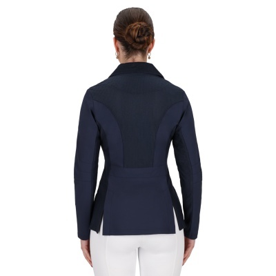 Blazer feminino azul escuro visto de costas com textura e aberturas laterais