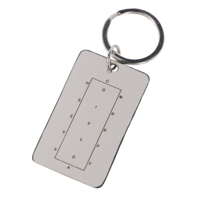 Porta-chaves metálico retangular prateado com letras gravadas