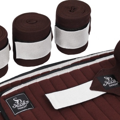 Conjunto de venda castanho para cavalos com fecho branco e etiquetas PS Design