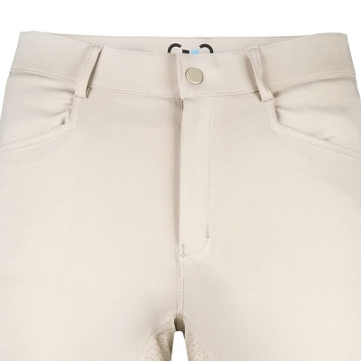Calças bege claro com botão prateado e bolsos frontais