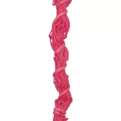 Rede rosa entrelaçada com ganchos metálicos