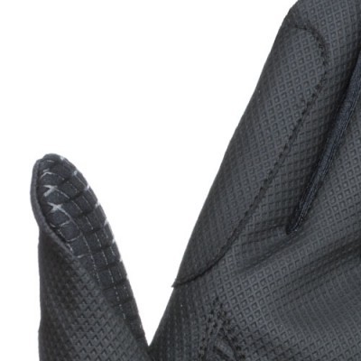 Luva preta com textura quadriculada mostrando dedos polegar e indicador