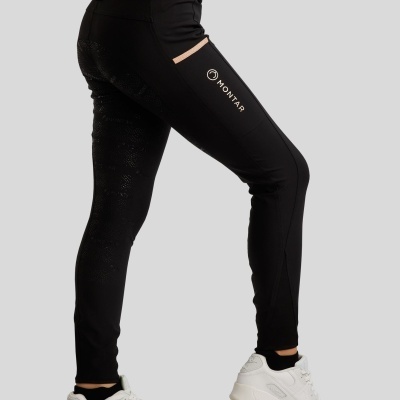 Calças pretas justas com logótipo Montar e ténis brancos