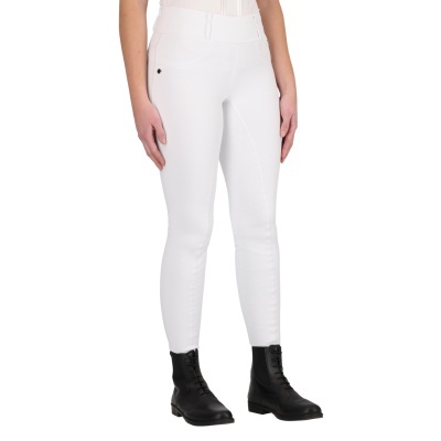 Calças brancas justas com botas pretas num fundo branco