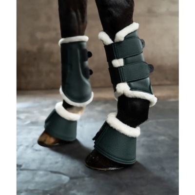 Proteções para pernas de cavalo pretas com forro branco felpudo