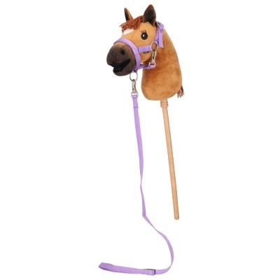 Cavalo de brinquedo castanho com trela roxa e suporte de madeira