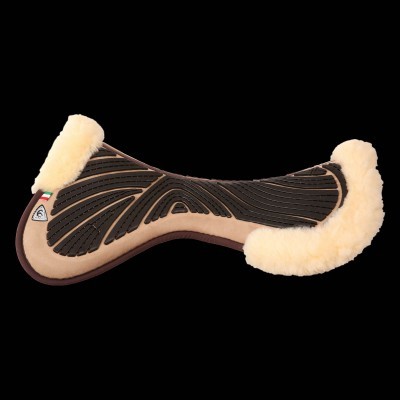 Agarradeira curvada com acabamento peludo e superfície texturizada preta e bege.