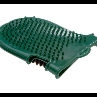 Luva de limpeza verde com cerdas em diferentes áreas