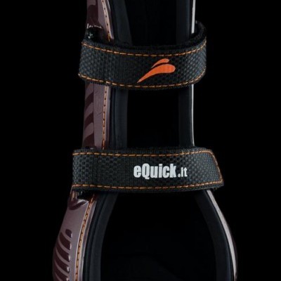 Protetor de canela de equitação castanho e preto com tiras e texto 'eQuick.it'