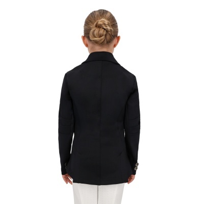 Casaco feminino preto visto de costas