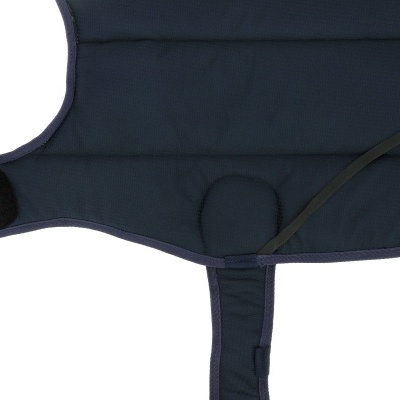 Tapete acolchoado azul escuro com fecho velcro e faixa elástica para fixação