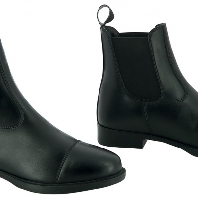 Botins Chelsea pretos em pele com elásticos laterais