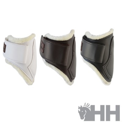 Capas de proteção para cavalos em branco, castanho e preto, com interior felpudo e fecho em velcro