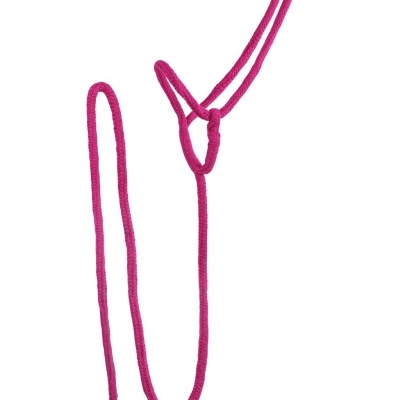 Cordão rosa trançado com nó simples num fundo branco