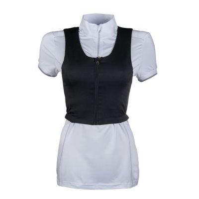 Conjunto feminino com blusa branca de manga curta e colete preto com fecho