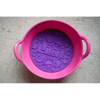 Tigela rosa com interior roxo e texto 'Likit' em relevo