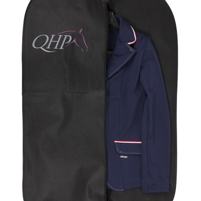 Capa de proteção preta com casaco azul dentro e logo QHP