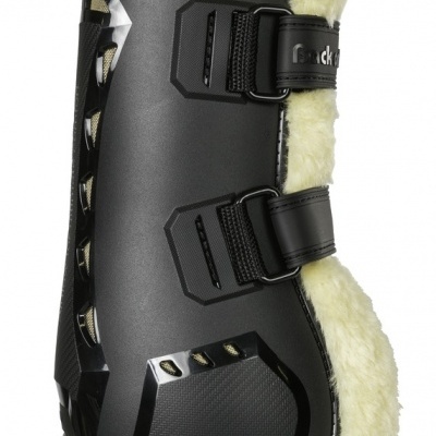 Protector para equitação preto com pelo branco e duas fivelas.