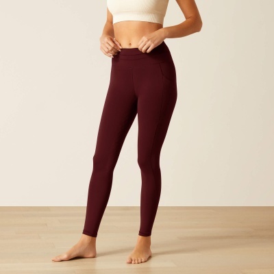 Leggings vinho com cintura alta em ambiente minimalista