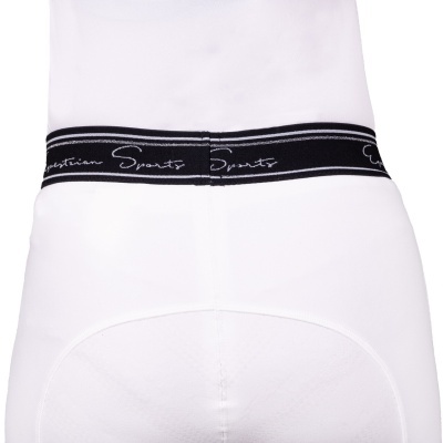 Cinta elástica preta com texto branco Christian Sports numa peça de roupa branca