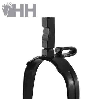 Espora de equitação preta em metal com botão de ajuste e detalhe para fixação