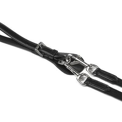 Correia ou alça de bolsa preta com detalhe metálico prateado