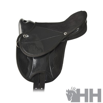 Sela para cavalo preta com materiais sintéticos e detalhes prateados