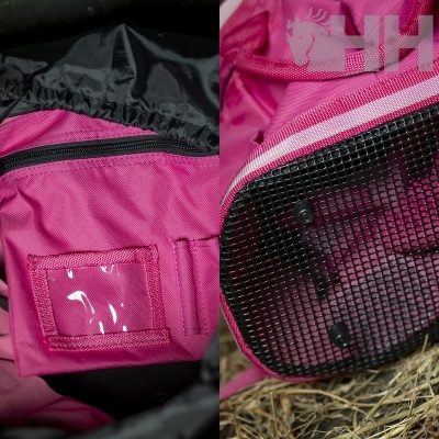Bolsa rosa com compartimento de rede e etiqueta em ambiente com palha e logótipo HH