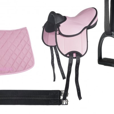 Conjunto de equipamentos de equitação rosa e preto sobre fundo branco