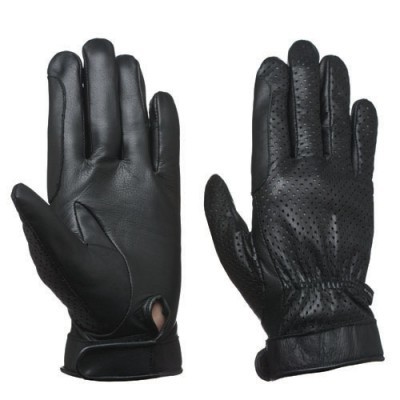 Par de luvas pretas em pele, uma lisa e outra perfurada
