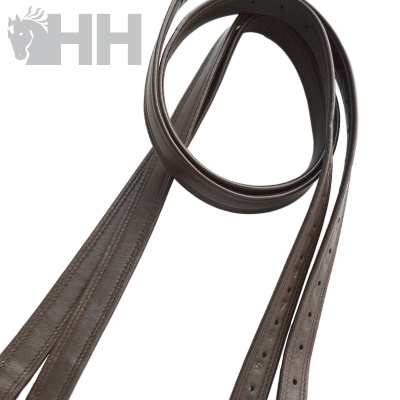 Correia de couro castanho com furos e costura dupla