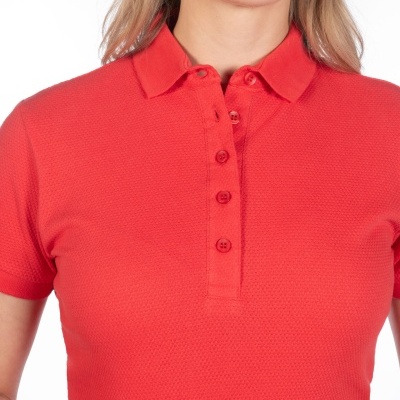 Polo feminino vermelho com gola e botões