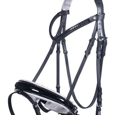 Freio de cavalo em couro preto com almofadas cinzentas e fivelas pretas