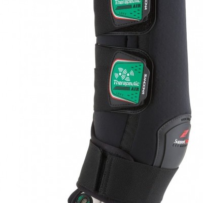 Proteção para perna equina preta com etiquetas verdes em base de casco prateado