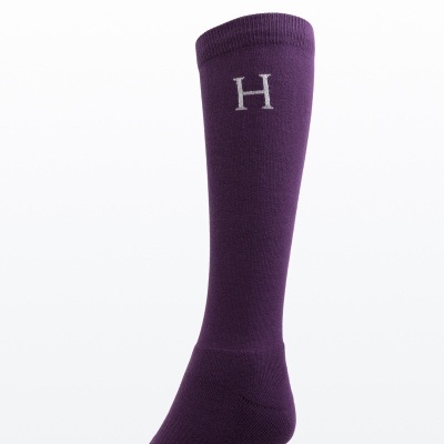 Meia púrpura alta com letra H branca