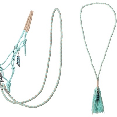 Conjunto de acessórios para equitação em corda azul claro e bege com franjas azuis