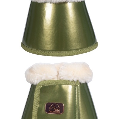 Campanas verdes metálicas com forro de pelúcia branca para cavalo