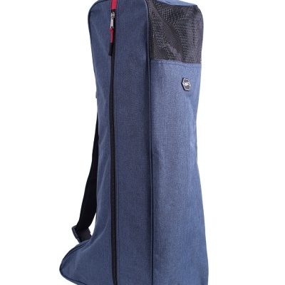 Bolsa de transporte azul escuro com bolso em rede preta e alça