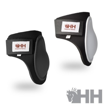 Botins de proteção para cavalos Hispano Hípica em preto e branco.