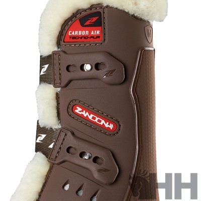 Protector para cavalos castanho com fechos e acabamento em pelo branco