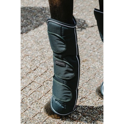 Perneira protetora preta para cavalo com etiqueta HORSEWARE